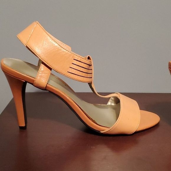 🌟 CLEARANCE Franco Carrolli leather pump size 7.5 - Picture 3 of 13